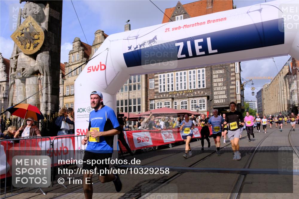 13.09.2026 - 21. swb-Marathon Bremen Tim E. http://msf.ph/oto/10329258 13.09.2026 11:02:59 Ziel 10190, 10296, 10633, 10783, 10945, 10954, 10955, 10985, 11096, 11107, 11261, 11508, 11526, 11554, 11564, 11662, 11701, 11719, 11730, 11776, 11945, 12071, 12154, 12247, 12252, 12429, 12451, 12489 meine-sportfotos.de