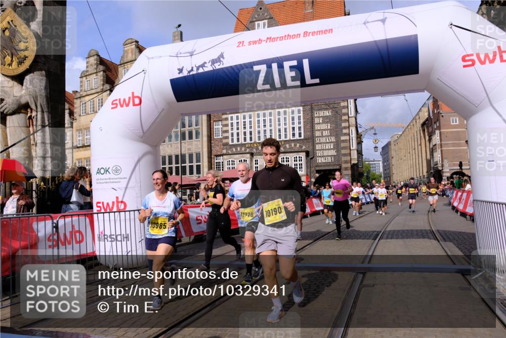 13.09.2026 - 21. swb-Marathon Bremen Tim E. http://msf.ph/oto/10329341 13.09.2026 11:03:01 Ziel 10190, 10296, 10633, 10783, 10945, 10954, 10955, 10985, 11096, 11107, 11261, 11554, 11564, 11662, 11701, 11719, 11730, 11776, 11785, 11945, 12071, 12154, 12247, 12252, 12429, 12451, 12465, 12489 meine-sportfotos.de
