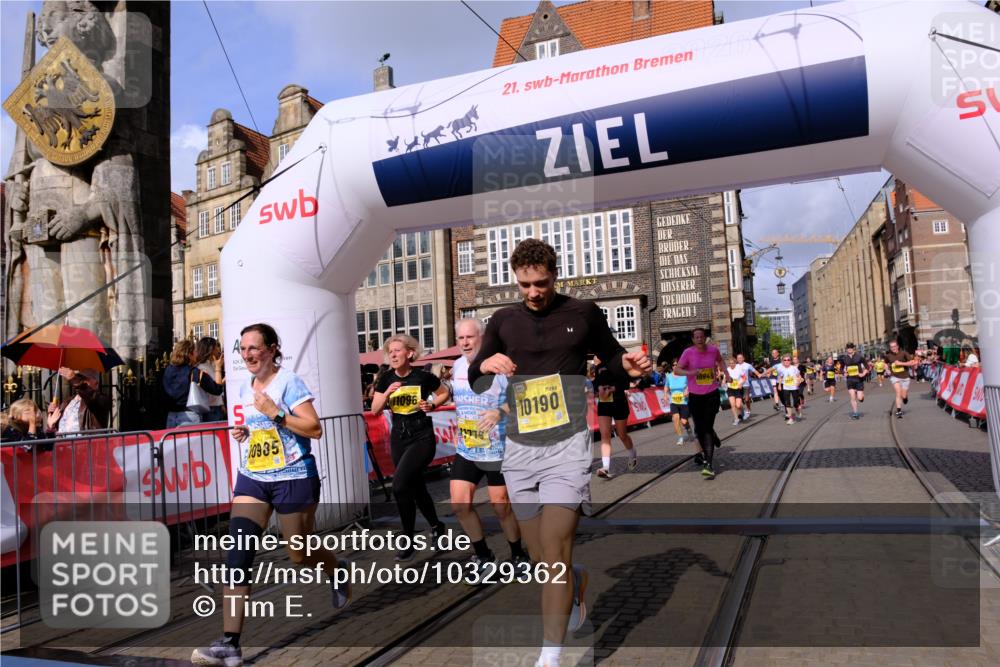 13.09.2026 - 21. swb-Marathon Bremen Tim E. http://msf.ph/oto/10329362 13.09.2026 11:03:01 Ziel 10190, 10296, 10633, 10783, 10945, 10954, 10955, 10985, 11096, 11107, 11261, 11554, 11564, 11662, 11701, 11719, 11730, 11776, 11785, 11945, 12071, 12154, 12247, 12252, 12429, 12451, 12465, 12489 meine-sportfotos.de