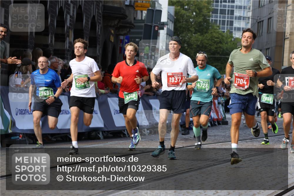 13.09.2026 - 21. swb-Marathon Bremen Strokosch-Dieckow http://msf.ph/oto/10329385 13.09.2026 13:14:12 Ziel 524, 670, 683, 1704, 1707, 1937, 2422, 2824, 3236, 3413, 5443, 5610, 6451, 7210, 7283, 7707, 9426, 9635, 9884, 107, 469, 1125, 1542, 2043, 2084, 2203, 2913, 2922, 3545, 4452, 4728, 5836, 5986, 6130, 7591, 7659, 7826, 8456, 8919, 9783 meine-sportfotos.de
