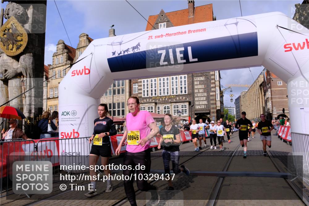 13.09.2026 - 21. swb-Marathon Bremen Tim E. http://msf.ph/oto/10329437 13.09.2026 11:03:03 Ziel 10190, 10296, 10633, 10783, 10945, 10954, 10955, 10985, 11096, 11107, 11261, 11564, 11662, 11701, 11719, 11730, 11776, 11785, 12071, 12154, 12247, 12429, 12451, 12465 meine-sportfotos.de