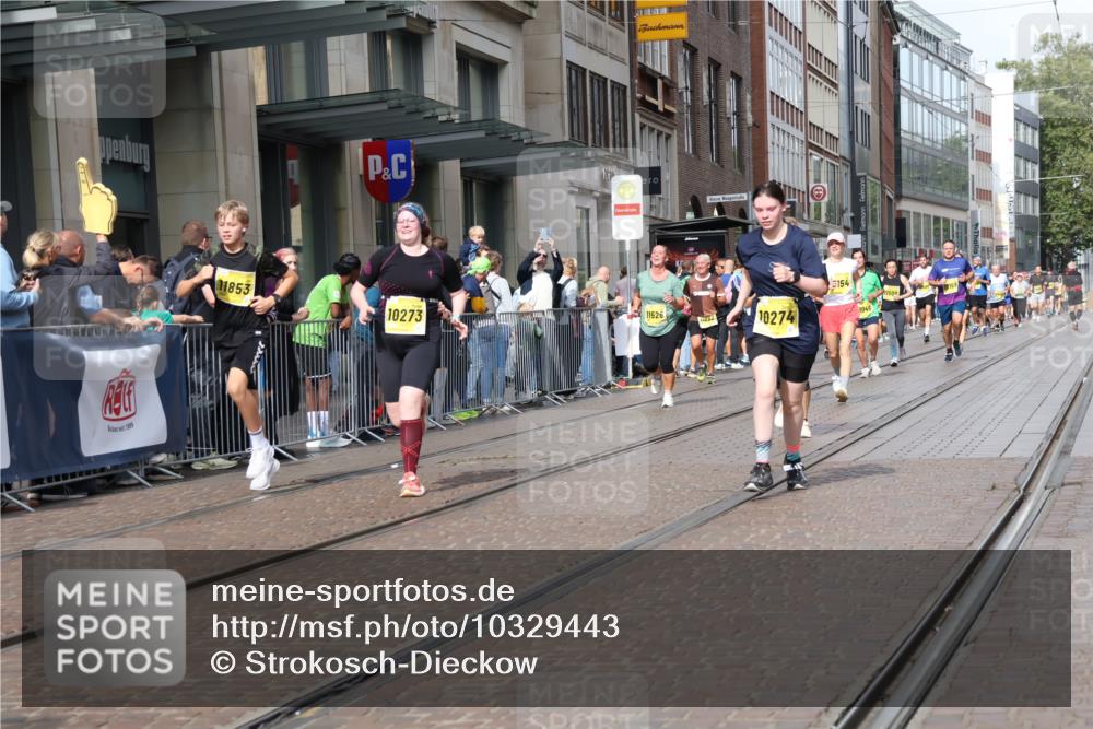 13.09.2026 - 21. swb-Marathon Bremen Strokosch-Dieckow http://msf.ph/oto/10329443 13.09.2026 11:02:17 Ziel 10154, 10190, 10273, 10274, 10278, 10338, 10738, 10783, 10885, 10945, 10985, 11096, 11137, 11261, 11505, 11508, 11526, 11554, 11662, 11701, 11776, 11890, 11945, 12154, 12169, 12252, 12429, 12451, 12489, 10153, 10154, 10173, 10257, 10274, 10331, 10338, 10439, 10473, 10500, 10617, 10636, 10738, 10803, 10885, 10915, 10924, 10943, 11249, 11436, 11505, 11576, 11811, 11853, 11886, 12016, 12042, 12094, 12134, 12135, 12145, 12360, 12437, 12506 meine-sportfotos.de