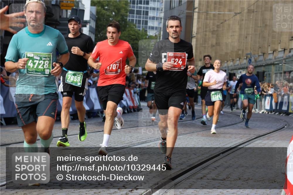 13.09.2026 - 21. swb-Marathon Bremen Strokosch-Dieckow http://msf.ph/oto/10329445 13.09.2026 13:14:15 Ziel 524, 670, 683, 1433, 1613, 1704, 1707, 1937, 2422, 2701, 2824, 3236, 5443, 5593, 5610, 6451, 7210, 7283, 7435, 8118, 9426, 9635, 9884, 10105, 107, 376, 469, 1043, 1125, 1492, 1814, 2043, 2203, 2913, 3085, 3545, 4452, 5794, 5836, 5986, 6130, 6506, 7117, 7659, 7826, 8456, 9783, 9868 meine-sportfotos.de