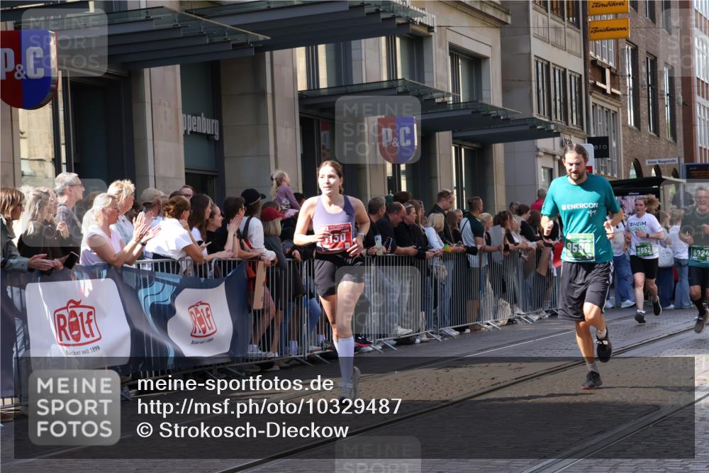 13.09.2026 - 21. swb-Marathon Bremen Strokosch-Dieckow http://msf.ph/oto/10329487 13.09.2026 13:21:41 Ziel 141, 148, 572, 1209, 1645, 2051, 3021, 3338, 3652, 3774, 3934, 4581, 4735, 5193, 6976, 7098, 7917, 8438, 8452, 8924, 8947, 9421, 9599, 9839, 10120, 572, 1130, 1254, 2088, 2397, 2570, 2904, 3120, 3202, 3290, 3435, 3655, 3695, 3930, 4165, 4234, 4484, 4519, 5542, 6862, 6865, 7176, 8184, 8270, 8384, 8730, 8923, 9048, 9059, 9514, 9722, 13145 meine-sportfotos.de