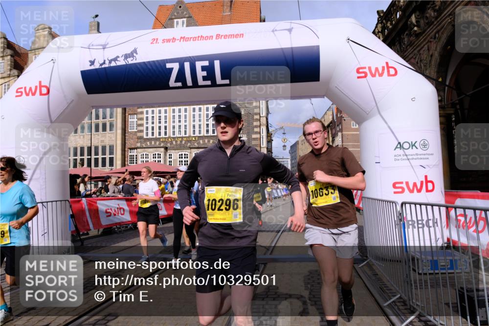 13.09.2026 - 21. swb-Marathon Bremen Tim E. http://msf.ph/oto/10329501 13.09.2026 11:03:05 Ziel 10190, 10296, 10633, 10783, 10945, 10954, 10955, 10985, 11096, 11107, 11261, 11564, 11662, 11697, 11701, 11719, 11730, 11776, 11785, 12071, 12154, 12247, 12429, 12451, 12465 meine-sportfotos.de