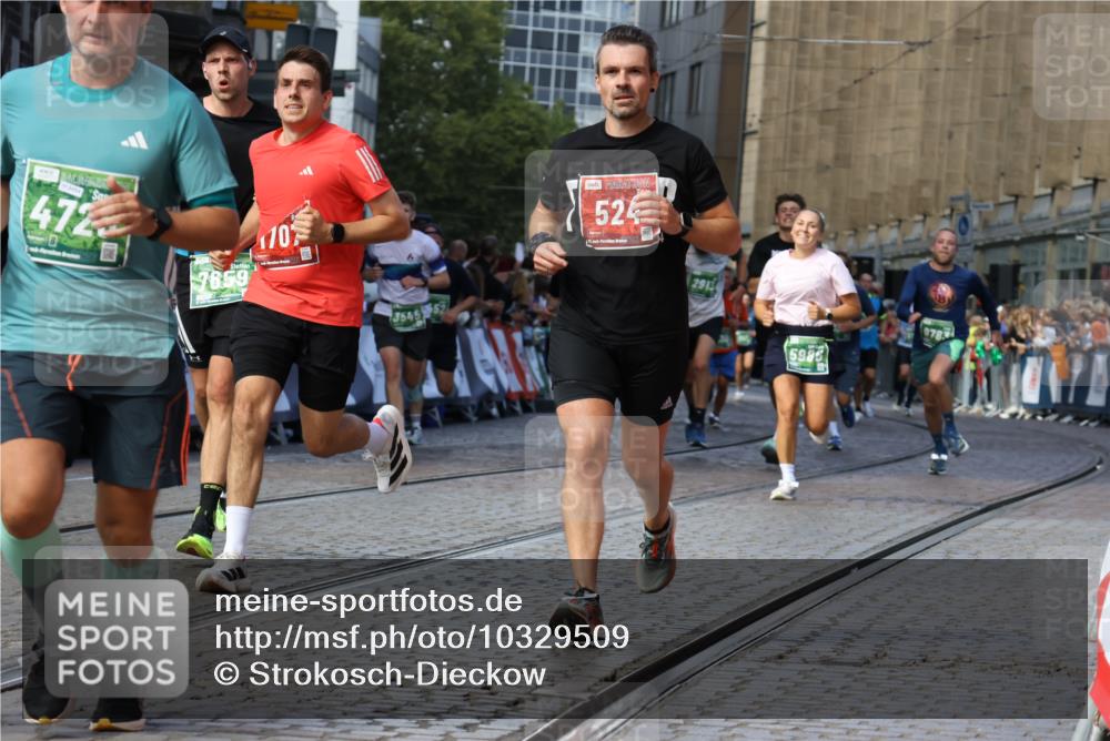 13.09.2026 - 21. swb-Marathon Bremen Strokosch-Dieckow http://msf.ph/oto/10329509 13.09.2026 13:14:15 Ziel 524, 670, 683, 1433, 1613, 1704, 1707, 1937, 2422, 2701, 2824, 3236, 5443, 5593, 5610, 6451, 7210, 7283, 7435, 8118, 9426, 9635, 9884, 10105, 107, 376, 469, 1043, 1125, 1492, 1814, 2043, 2203, 2913, 3085, 3545, 4452, 5794, 5836, 5986, 6130, 6506, 7117, 7659, 7826, 8456, 9783, 9868 meine-sportfotos.de