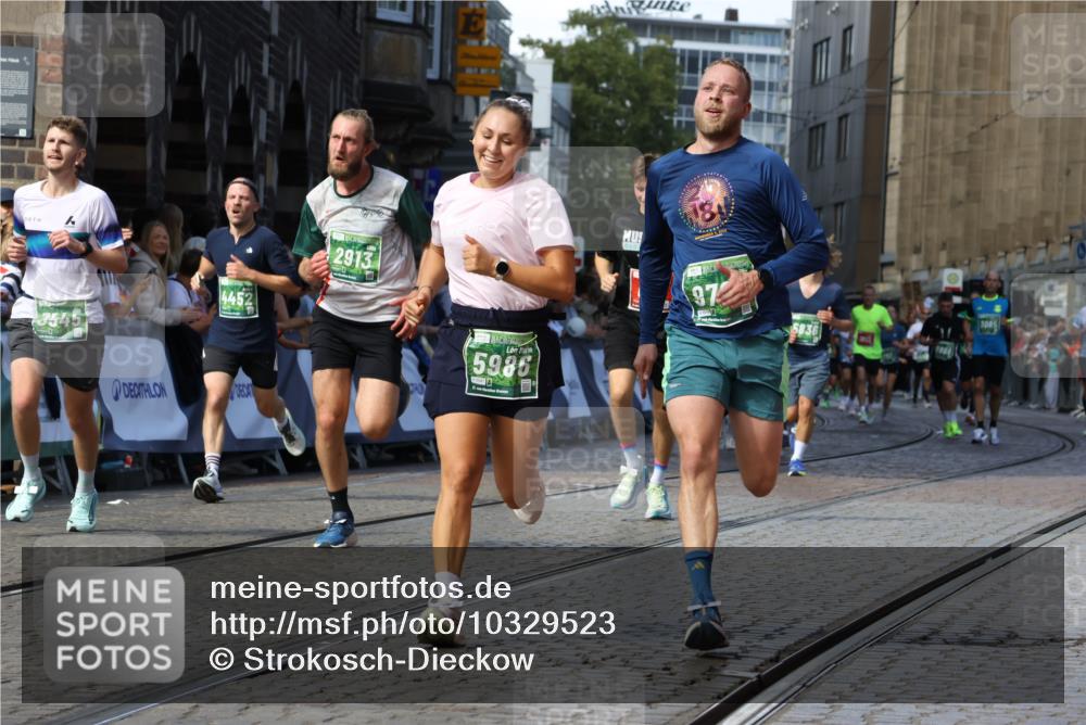 13.09.2026 - 21. swb-Marathon Bremen Strokosch-Dieckow http://msf.ph/oto/10329523 13.09.2026 13:14:19 Ziel 524, 670, 683, 1433, 1613, 1707, 1937, 2422, 2701, 2824, 3236, 5443, 5593, 5610, 6145, 6451, 7029, 7210, 7283, 7435, 7963, 8118, 8886, 9426, 9635, 10105, 376, 469, 1043, 1125, 1492, 1814, 3085, 3545, 3821, 4452, 4685, 5794, 5836, 6130, 6506, 7117, 7826, 8456, 9868 meine-sportfotos.de