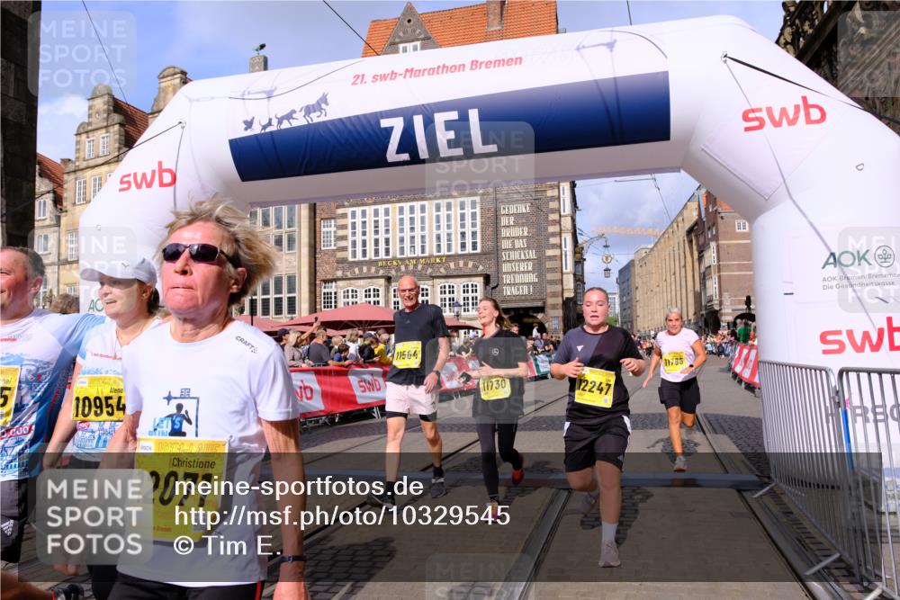 13.09.2026 - 21. swb-Marathon Bremen Tim E. http://msf.ph/oto/10329545 13.09.2026 11:03:07 Ziel 10190, 10296, 10633, 10731, 10783, 10945, 10954, 10955, 10985, 11096, 11107, 11313, 11564, 11697, 11701, 11719, 11730, 11776, 11785, 12071, 12154, 12247, 12448, 12451, 12465 meine-sportfotos.de