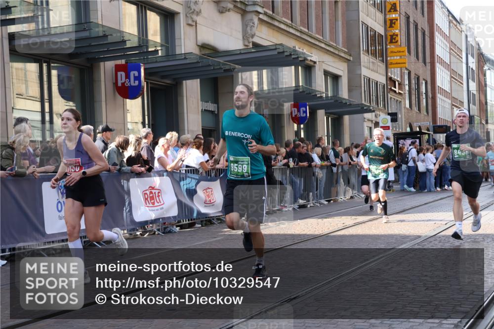 13.09.2026 - 21. swb-Marathon Bremen Strokosch-Dieckow http://msf.ph/oto/10329547 13.09.2026 13:21:43 Ziel 141, 148, 1209, 1601, 1645, 2051, 3021, 3338, 3652, 3774, 3934, 4581, 4735, 5193, 6976, 7098, 7625, 7917, 8438, 8452, 8924, 8947, 9599, 9839, 10120, 572, 1130, 1254, 2088, 2397, 2570, 2904, 3120, 3202, 3290, 3435, 3655, 3695, 3930, 3934, 4165, 4735, 5542, 6862, 6865, 7176, 8184, 8270, 8384, 8730, 8923, 9048, 9059, 9421, 9514, 9722, 13145 meine-sportfotos.de