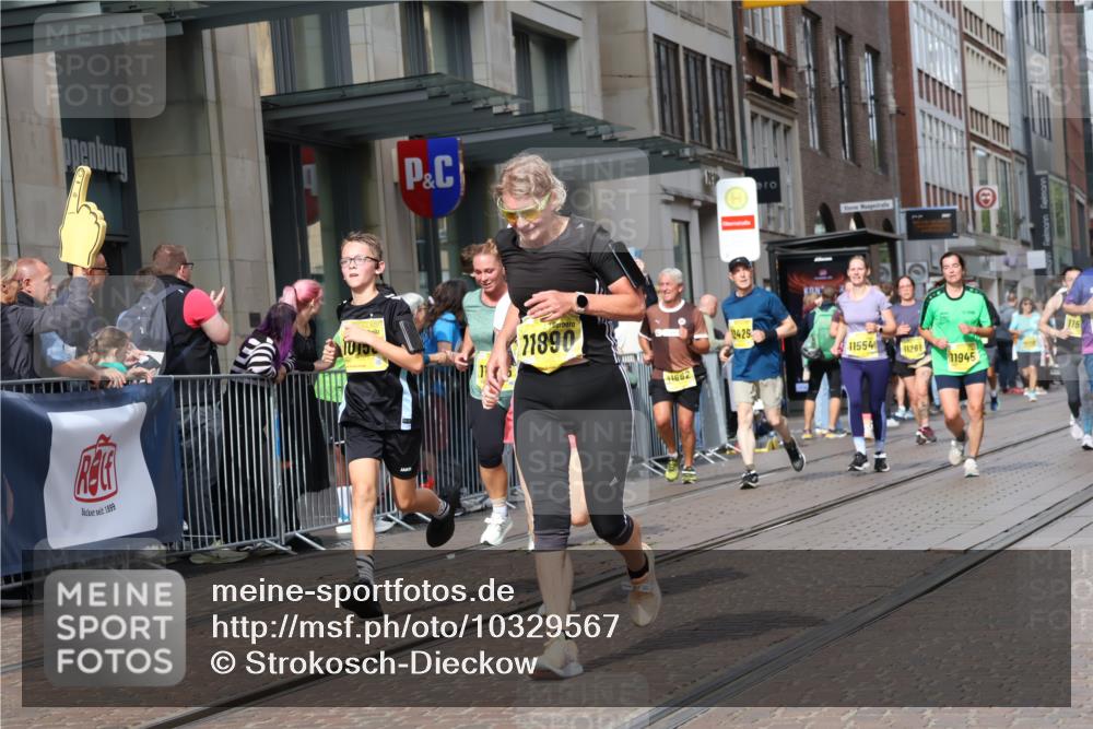 13.09.2026 - 21. swb-Marathon Bremen Strokosch-Dieckow http://msf.ph/oto/10329567 13.09.2026 11:02:20 Ziel 10190, 10296, 10633, 10783, 10945, 10954, 10955, 10985, 11096, 11107, 11137, 11261, 11508, 11526, 11554, 11662, 11701, 11719, 11776, 11890, 11945, 12071, 12154, 12169, 12252, 12429, 12451, 12489, 10153, 10154, 10173, 10273, 10274, 10278, 10331, 10338, 10439, 10473, 10500, 10617, 10636, 10738, 10803, 10885, 10915, 10924, 10943, 11249, 11505, 11576, 11811, 11853, 11886, 12016, 12042, 12094, 12134, 12135, 12145, 12360, 12437, 12506 meine-sportfotos.de