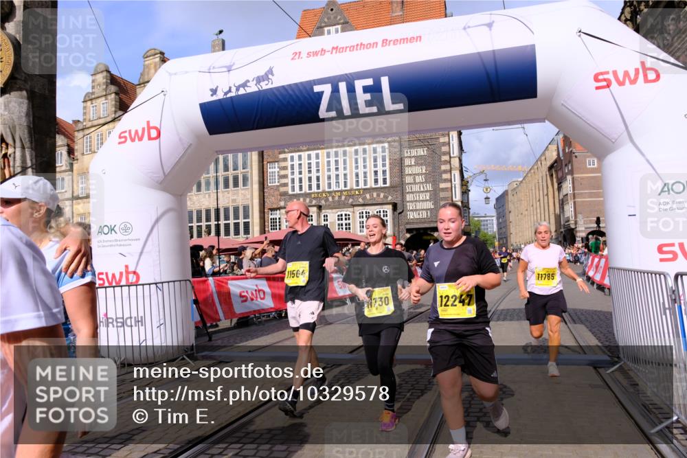 13.09.2026 - 21. swb-Marathon Bremen Tim E. http://msf.ph/oto/10329578 13.09.2026 11:03:08 Ziel 10190, 10296, 10633, 10731, 10783, 10945, 10954, 10955, 10985, 11096, 11107, 11313, 11564, 11697, 11701, 11719, 11730, 11776, 11785, 12071, 12154, 12247, 12448, 12451, 12465 meine-sportfotos.de