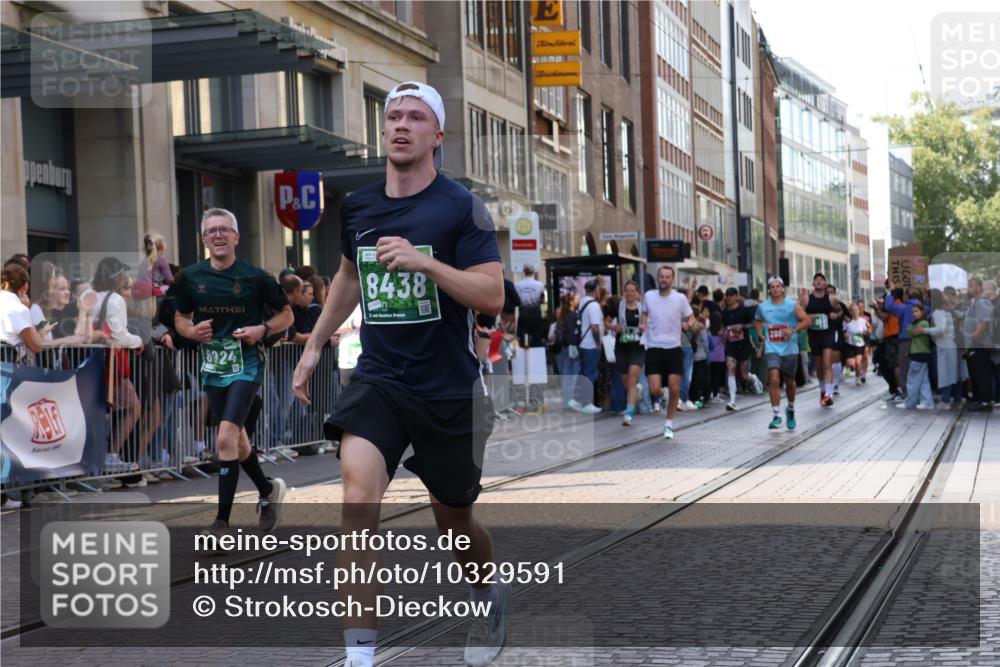 13.09.2026 - 21. swb-Marathon Bremen Strokosch-Dieckow http://msf.ph/oto/10329591 13.09.2026 13:21:44 Ziel 141, 148, 1209, 1601, 1645, 2051, 3021, 3338, 3652, 3774, 4581, 5193, 6976, 7098, 7625, 7917, 8438, 8452, 8924, 8947, 9599, 9839, 10120, 572, 1130, 1254, 2088, 2397, 2570, 2904, 3120, 3202, 3290, 3435, 3655, 3695, 3930, 3934, 4165, 4735, 5542, 6862, 6865, 7176, 8184, 8270, 8384, 8730, 8923, 9048, 9059, 9421, 9514, 9722, 13145 meine-sportfotos.de