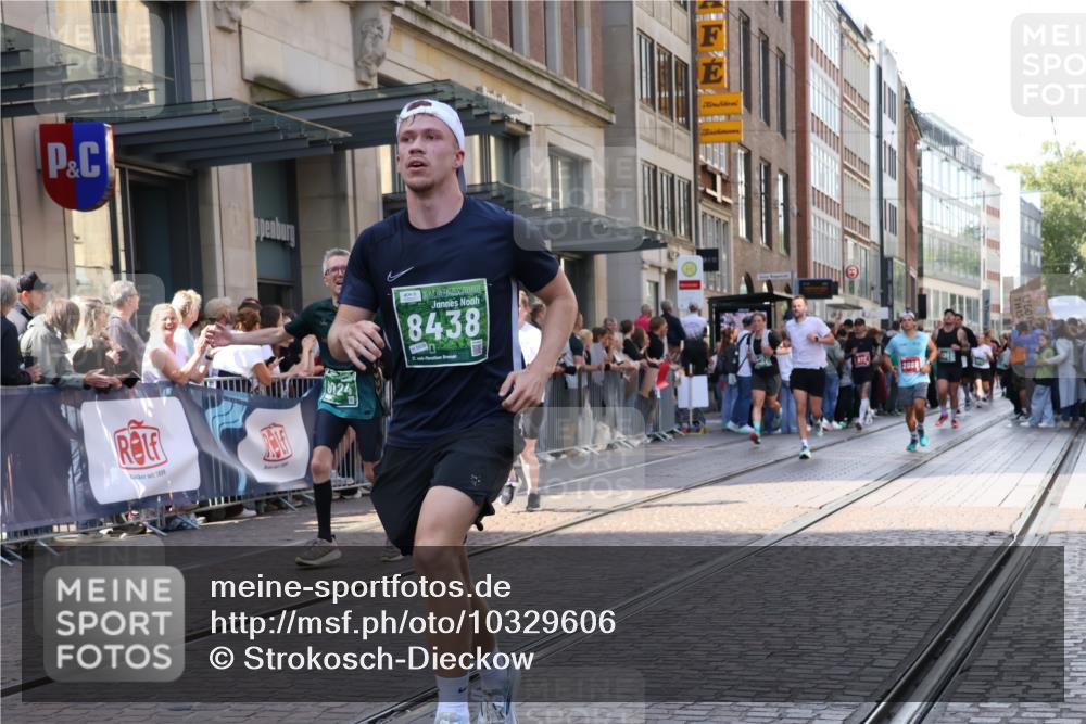 13.09.2026 - 21. swb-Marathon Bremen Strokosch-Dieckow http://msf.ph/oto/10329606 13.09.2026 13:21:45 Ziel 141, 148, 1209, 1601, 1645, 2051, 3021, 3338, 3652, 3774, 4581, 5193, 6621, 6976, 7098, 7625, 7917, 8438, 8452, 8924, 8947, 9599, 9839, 10120, 572, 1130, 1254, 2088, 2397, 2570, 2904, 3120, 3202, 3290, 3435, 3655, 3695, 3930, 3934, 4165, 4735, 5542, 6862, 6865, 7176, 8184, 8270, 8384, 8730, 8923, 8947, 9048, 9059, 9421, 9722, 10120, 13145 meine-sportfotos.de
