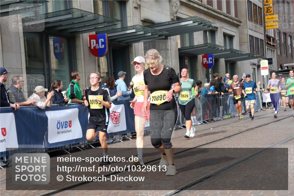 13.09.2026 - 21. swb-Marathon Bremen Strokosch-Dieckow http://msf.ph/oto/10329613 13.09.2026 11:02:21 Ziel 10190, 10296, 10633, 10783, 10945, 10954, 10955, 10985, 11096, 11107, 11137, 11261, 11508, 11526, 11554, 11564, 11662, 11701, 11719, 11730, 11776, 11890, 11945, 12071, 12154, 12169, 12247, 12252, 12429, 12451, 12489, 10153, 10154, 10173, 10273, 10274, 10278, 10331, 10338, 10439, 10473, 10500, 10617, 10636, 10738, 10803, 10885, 10915, 10924, 10943, 11249, 11505, 11576, 11811, 11853, 11886, 12016, 12042, 12094, 12134, 12135, 12145, 12360, 12437, 12506 meine-sportfotos.de