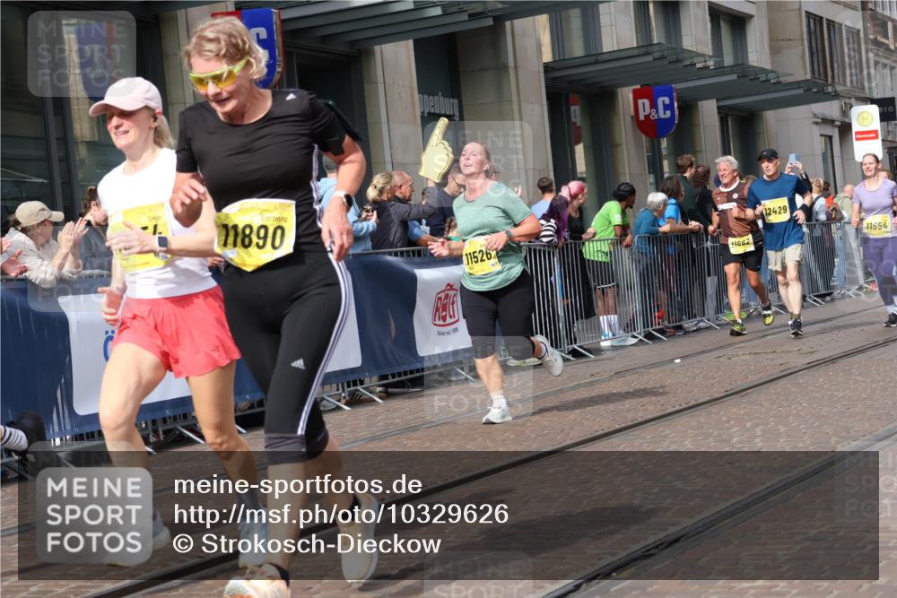 13.09.2026 - 21. swb-Marathon Bremen Strokosch-Dieckow http://msf.ph/oto/10329626 13.09.2026 11:02:22 Ziel 10190, 10296, 10633, 10783, 10945, 10954, 10955, 10985, 11096, 11107, 11137, 11261, 11508, 11526, 11554, 11564, 11662, 11701, 11719, 11730, 11776, 11785, 11890, 11945, 12071, 12154, 12169, 12247, 12252, 12429, 12451, 12489, 10153, 10154, 10173, 10273, 10274, 10278, 10331, 10338, 10439, 10473, 10500, 10617, 10636, 10738, 10803, 10885, 10915, 10924, 10943, 11249, 11505, 11576, 11811, 11853, 11886, 12016, 12042, 12094, 12134, 12135, 12145, 12360, 12437, 12506 meine-sportfotos.de
