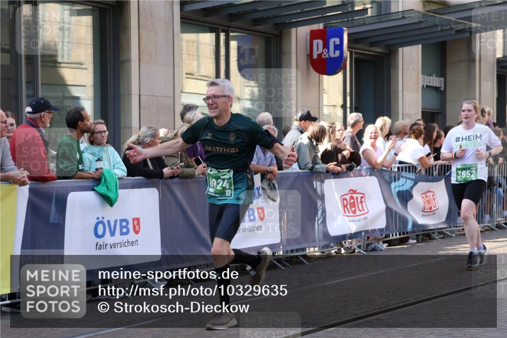 13.09.2026 - 21. swb-Marathon Bremen Strokosch-Dieckow http://msf.ph/oto/10329635 13.09.2026 13:21:46 Ziel 141, 148, 1209, 1601, 1645, 2051, 3021, 3338, 3652, 3774, 4581, 5193, 6621, 6976, 7098, 7625, 7917, 8438, 8452, 8924, 9599, 9839, 572, 1130, 1254, 2088, 2397, 2570, 2904, 3120, 3202, 3290, 3435, 3655, 3695, 3930, 3934, 4165, 4735, 5542, 6862, 6865, 6976, 7176, 8184, 8270, 8384, 8730, 8923, 8947, 9048, 9059, 9421, 9722, 10120, 13145 meine-sportfotos.de