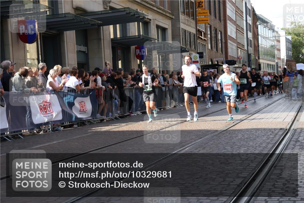13.09.2026 - 21. swb-Marathon Bremen Strokosch-Dieckow http://msf.ph/oto/10329681 13.09.2026 13:21:47 Ziel 141, 148, 1209, 1601, 1645, 2051, 2499, 3021, 3338, 3652, 3774, 4581, 5193, 6621, 7098, 7625, 7917, 8438, 8452, 8924, 9599, 9839, 572, 1130, 1254, 2088, 2397, 2570, 2904, 3120, 3290, 3435, 3655, 3695, 3930, 3934, 4165, 4735, 5542, 6865, 6976, 7098, 7176, 8184, 8270, 8384, 8730, 8923, 8947, 9048, 9059, 9421, 9722, 10120, 13145 meine-sportfotos.de