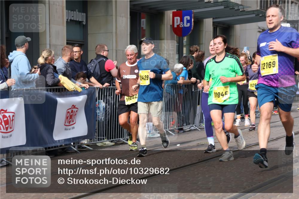 13.09.2026 - 21. swb-Marathon Bremen Strokosch-Dieckow http://msf.ph/oto/10329682 13.09.2026 11:02:24 Ziel 10190, 10296, 10633, 10783, 10945, 10954, 10955, 10985, 11096, 11107, 11137, 11261, 11508, 11526, 11554, 11564, 11662, 11701, 11719, 11730, 11776, 11785, 11890, 11945, 12071, 12154, 12169, 12247, 12252, 12429, 12451, 12465, 12489, 10153, 10154, 10173, 10273, 10274, 10278, 10331, 10338, 10439, 10473, 10500, 10636, 10738, 10803, 10885, 10915, 10943, 11249, 11505, 11576, 11811, 11853, 11886, 12016, 12042, 12094, 12134, 12135, 12169, 12437 meine-sportfotos.de