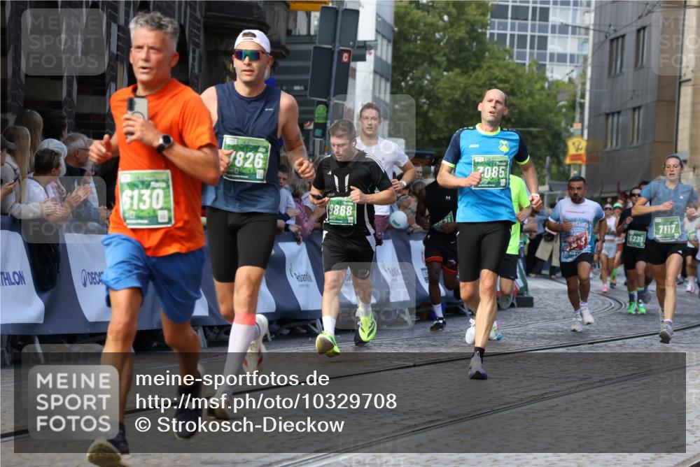 13.09.2026 - 21. swb-Marathon Bremen Strokosch-Dieckow http://msf.ph/oto/10329708 13.09.2026 13:14:24 Ziel 235, 670, 1433, 1613, 1998, 2084, 2701, 2824, 2922, 5593, 5610, 6145, 7029, 7435, 7963, 8118, 8886, 9426, 9635, 10105, 199, 376, 1043, 1125, 1492, 1814, 3085, 3821, 3834, 4685, 5239, 5794, 5836, 6130, 6506, 7117, 7782, 7826, 8366, 9242, 9868, 10016 meine-sportfotos.de