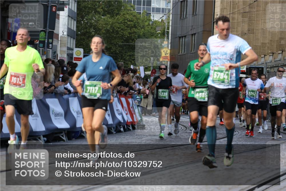 13.09.2026 - 21. swb-Marathon Bremen Strokosch-Dieckow http://msf.ph/oto/10329752 13.09.2026 13:14:27 Ziel 107, 235, 1433, 1542, 1613, 1998, 2043, 2084, 2701, 2824, 2922, 4728, 5593, 5610, 6145, 7029, 7435, 7591, 7963, 8118, 8886, 8919, 9426, 10105, 199, 376, 1043, 1492, 1814, 2251, 2971, 2997, 3012, 3085, 3821, 3834, 4586, 4685, 5239, 5794, 6506, 7117, 7782, 8366, 9242, 9868, 10016 meine-sportfotos.de