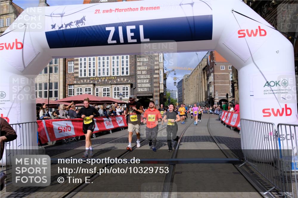 13.09.2026 - 21. swb-Marathon Bremen Tim E. http://msf.ph/oto/10329753 13.09.2026 11:03:19 Ziel 10185, 10195, 10528, 10531, 10598, 10715, 10727, 10731, 10959, 11070, 11095, 11313, 11493, 11564, 11676, 11697, 11730, 11785, 11836, 12214, 12247, 12421, 12432, 12448, 12465, 12483 meine-sportfotos.de