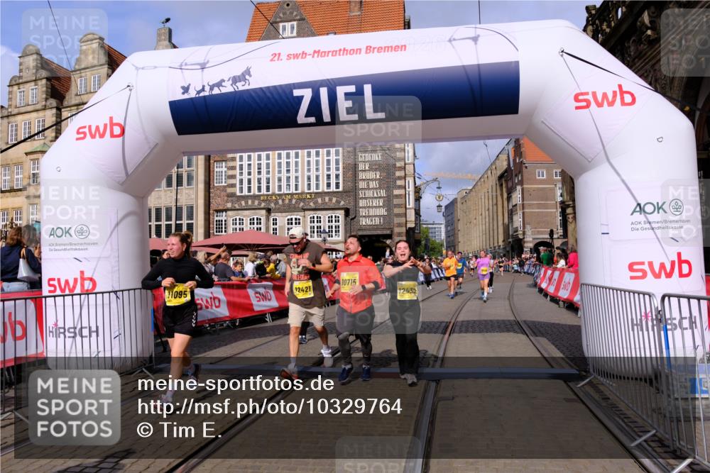 13.09.2026 - 21. swb-Marathon Bremen Tim E. http://msf.ph/oto/10329764 13.09.2026 11:03:20 Ziel 10185, 10195, 10528, 10531, 10598, 10715, 10727, 10731, 10959, 11070, 11095, 11313, 11493, 11676, 11697, 11785, 11836, 12214, 12421, 12432, 12448, 12465, 12483 meine-sportfotos.de