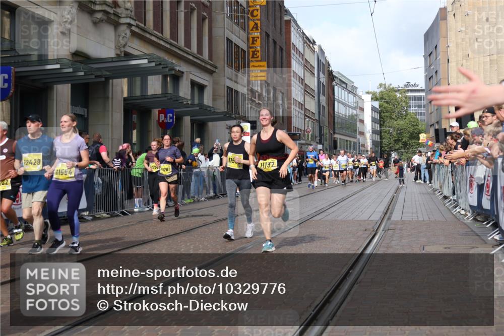 13.09.2026 - 21. swb-Marathon Bremen Strokosch-Dieckow http://msf.ph/oto/10329776 13.09.2026 11:02:26 Ziel 10190, 10296, 10633, 10783, 10945, 10954, 10955, 10985, 11096, 11107, 11261, 11508, 11526, 11554, 11564, 11662, 11701, 11719, 11730, 11776, 11785, 11945, 12071, 12154, 12247, 12252, 12429, 12451, 12465, 12489, 10153, 10154, 10173, 10273, 10274, 10278, 10331, 10338, 10439, 10473, 10636, 10738, 10885, 10915, 10943, 11137, 11249, 11505, 11526, 11576, 11811, 11853, 11886, 11890, 12042, 12094, 12134, 12135, 12169, 12437 meine-sportfotos.de