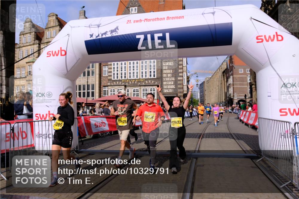 13.09.2026 - 21. swb-Marathon Bremen Tim E. http://msf.ph/oto/10329791 13.09.2026 11:03:20 Ziel 10185, 10195, 10528, 10531, 10598, 10715, 10727, 10731, 10959, 11070, 11095, 11313, 11493, 11676, 11697, 11785, 11836, 12214, 12421, 12432, 12448, 12465, 12483 meine-sportfotos.de
