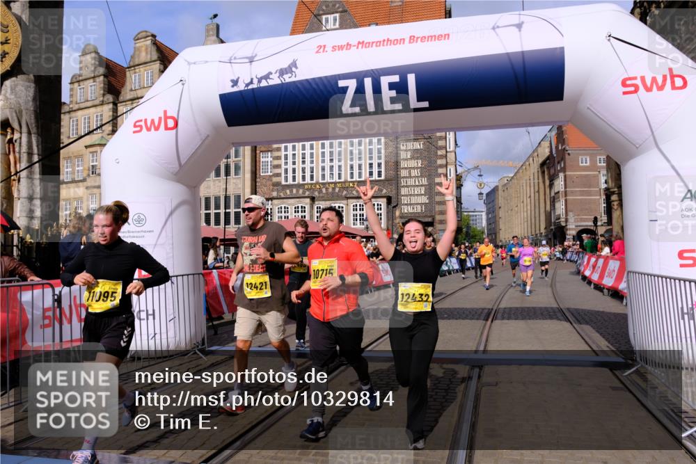 13.09.2026 - 21. swb-Marathon Bremen Tim E. http://msf.ph/oto/10329814 13.09.2026 11:03:20 Ziel 10185, 10195, 10528, 10531, 10598, 10715, 10727, 10731, 10959, 11070, 11095, 11313, 11493, 11676, 11697, 11785, 11836, 12214, 12421, 12432, 12448, 12465, 12483 meine-sportfotos.de