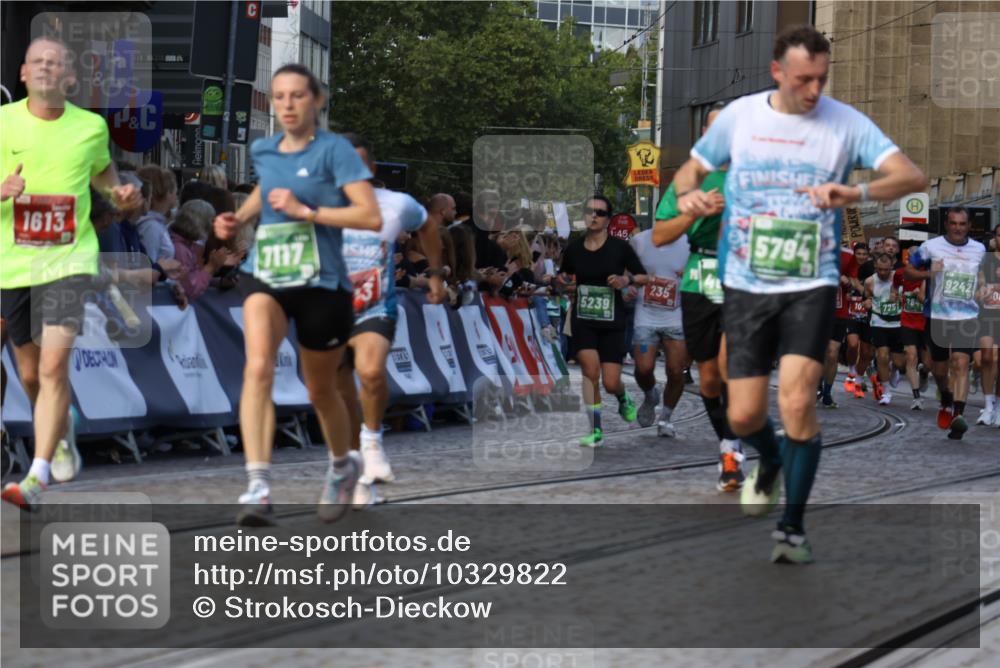13.09.2026 - 21. swb-Marathon Bremen Strokosch-Dieckow http://msf.ph/oto/10329822 13.09.2026 13:14:27 Ziel 107, 235, 1433, 1542, 1613, 1998, 2043, 2084, 2701, 2824, 2922, 4728, 5593, 5610, 6145, 7029, 7435, 7591, 7963, 8118, 8886, 8919, 9426, 10105, 199, 376, 1043, 1492, 1814, 2251, 2971, 2997, 3012, 3085, 3821, 3834, 4586, 4685, 5239, 5794, 6506, 7117, 7782, 8366, 9242, 9868, 10016 meine-sportfotos.de