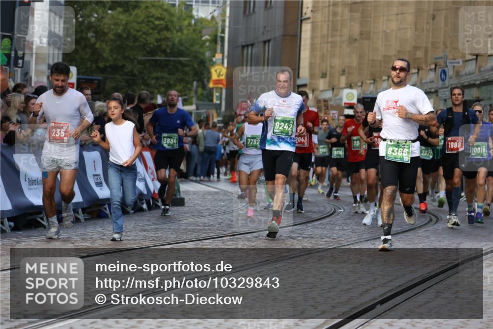13.09.2026 - 21. swb-Marathon Bremen Strokosch-Dieckow http://msf.ph/oto/10329843 13.09.2026 13:14:31 Ziel 107, 235, 1433, 1542, 1613, 1998, 2043, 2084, 2203, 2701, 2824, 2913, 2922, 3545, 4728, 5593, 5610, 5986, 6145, 7029, 7435, 7591, 7659, 7963, 8118, 8886, 8919, 9783, 10105, 199, 615, 616, 1455, 2251, 2847, 2971, 2997, 3012, 3175, 3821, 3834, 4097, 4246, 4586, 4685, 5239, 5962, 7251, 7782, 8366, 9242, 10016 meine-sportfotos.de