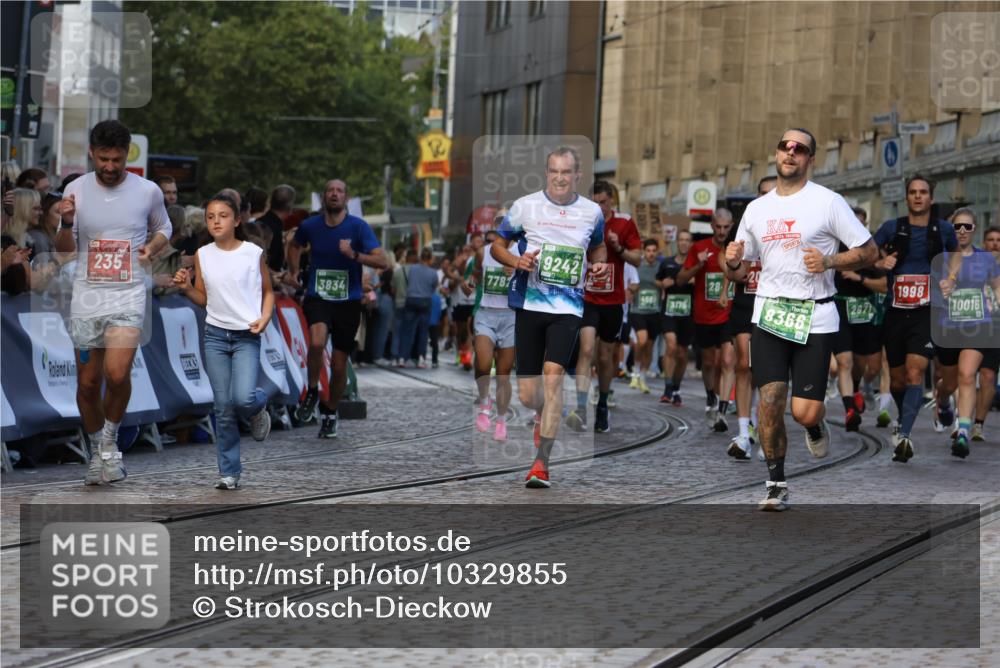 13.09.2026 - 21. swb-Marathon Bremen Strokosch-Dieckow http://msf.ph/oto/10329855 13.09.2026 13:14:31 Ziel 107, 235, 1433, 1542, 1613, 1998, 2043, 2084, 2203, 2701, 2824, 2913, 2922, 3545, 4728, 5593, 5610, 5986, 6145, 7029, 7435, 7591, 7659, 7963, 8118, 8886, 8919, 9783, 10105, 199, 615, 616, 1455, 2251, 2847, 2971, 2997, 3012, 3175, 3821, 3834, 4097, 4246, 4586, 4685, 5239, 5962, 7251, 7782, 8366, 9242, 10016 meine-sportfotos.de