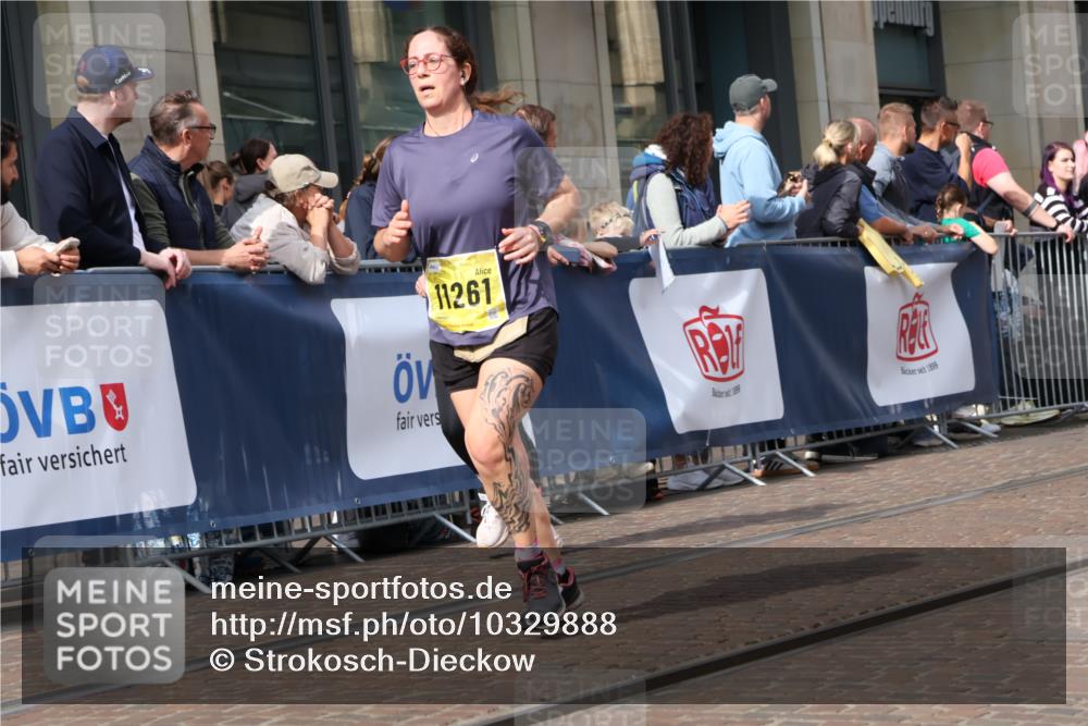 13.09.2026 - 21. swb-Marathon Bremen Strokosch-Dieckow http://msf.ph/oto/10329888 13.09.2026 11:02:29 Ziel 10190, 10296, 10633, 10731, 10783, 10945, 10954, 10955, 10985, 11096, 11107, 11261, 11313, 11564, 11662, 11697, 11701, 11719, 11730, 11776, 11785, 11945, 12071, 12154, 12247, 12429, 12448, 12451, 12465, 10153, 10154, 10173, 10273, 10274, 10278, 10331, 10338, 10439, 10636, 10738, 10885, 10915, 10943, 11137, 11249, 11505, 11508, 11526, 11554, 11576, 11811, 11853, 11886, 11890, 11945, 12042, 12094, 12134, 12135, 12169, 12252, 12437, 12489 meine-sportfotos.de