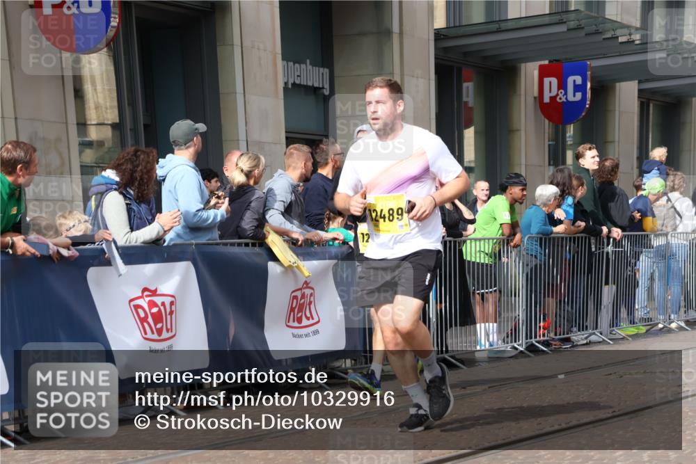 13.09.2026 - 21. swb-Marathon Bremen Strokosch-Dieckow http://msf.ph/oto/10329916 13.09.2026 11:02:30 Ziel 10190, 10296, 10633, 10731, 10783, 10945, 10954, 10955, 10985, 11096, 11107, 11261, 11313, 11564, 11662, 11697, 11701, 11719, 11730, 11776, 11785, 12071, 12154, 12247, 12429, 12448, 12451, 12465, 10153, 10154, 10173, 10273, 10274, 10278, 10331, 10338, 10439, 10636, 10738, 10885, 10915, 10943, 11137, 11249, 11505, 11508, 11526, 11554, 11576, 11811, 11853, 11886, 11890, 11945, 12042, 12094, 12134, 12135, 12169, 12252, 12437, 12489 meine-sportfotos.de