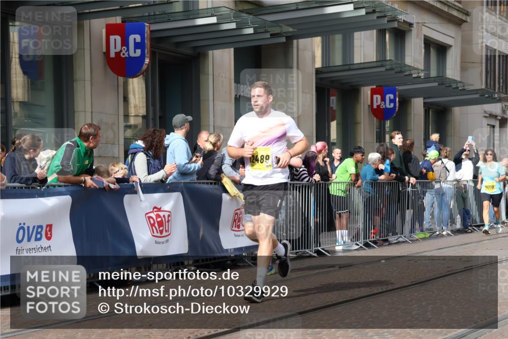 13.09.2026 - 21. swb-Marathon Bremen Strokosch-Dieckow http://msf.ph/oto/10329929 13.09.2026 11:02:30 Ziel 10190, 10296, 10633, 10731, 10783, 10945, 10954, 10955, 10985, 11096, 11107, 11261, 11313, 11564, 11662, 11697, 11701, 11719, 11730, 11776, 11785, 12071, 12154, 12247, 12429, 12448, 12451, 12465, 10153, 10154, 10173, 10273, 10274, 10278, 10331, 10338, 10439, 10636, 10738, 10885, 10915, 10943, 11137, 11249, 11505, 11508, 11526, 11554, 11576, 11811, 11853, 11886, 11890, 11945, 12042, 12094, 12134, 12135, 12169, 12252, 12437, 12489 meine-sportfotos.de