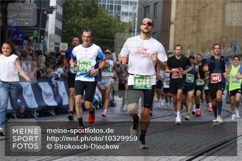 13.09.2026 - 21. swb-Marathon Bremen Strokosch-Dieckow http://msf.ph/oto/10329959 13.09.2026 13:14:34 Ziel 107, 235, 469, 1433, 1542, 1613, 1998, 2043, 2084, 2203, 2913, 2922, 3545, 4452, 4728, 5986, 6145, 7029, 7435, 7591, 7659, 7963, 8118, 8886, 8919, 9783, 199, 615, 616, 1455, 2251, 2847, 2971, 2997, 3012, 3057, 3175, 3834, 4097, 4246, 4569, 4586, 5239, 5649, 5962, 6472, 7251, 7782, 8366, 8409, 9242, 10016 meine-sportfotos.de