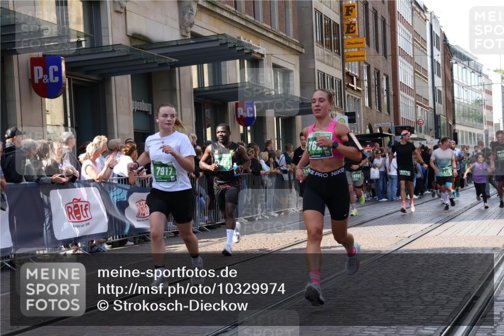 13.09.2026 - 21. swb-Marathon Bremen Strokosch-Dieckow http://msf.ph/oto/10329974 13.09.2026 13:21:57 Ziel 148, 1601, 1645, 2499, 3021, 3652, 3855, 4204, 4211, 6621, 7625, 7917, 8447, 8452, 8574, 8924, 9668, 9839, 141, 572, 1209, 1254, 2051, 2088, 2397, 2570, 3290, 3338, 3695, 3774, 3930, 3934, 4581, 4735, 5193, 6865, 6976, 7098, 7176, 8438, 8924, 8947, 9059, 9421, 9599, 10120 meine-sportfotos.de