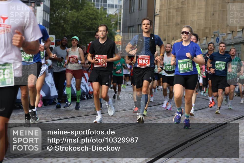 13.09.2026 - 21. swb-Marathon Bremen Strokosch-Dieckow http://msf.ph/oto/10329987 13.09.2026 13:14:36 Ziel 107, 235, 469, 1542, 1998, 2043, 2084, 2203, 2913, 2922, 3545, 4452, 4728, 5836, 5986, 6145, 7029, 7591, 7659, 7963, 8456, 8886, 8919, 9783, 615, 616, 889, 1455, 1748, 2251, 2847, 2971, 2997, 3012, 3057, 3175, 3206, 3834, 4097, 4226, 4246, 4569, 4586, 5315, 5649, 5962, 6472, 7251, 7782, 8409, 9242, 10016 meine-sportfotos.de