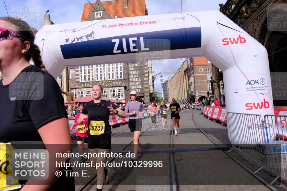 13.09.2026 - 21. swb-Marathon Bremen Tim E. http://msf.ph/oto/10329996 13.09.2026 11:03:35 Ziel 10092, 10150, 10187, 10195, 10237, 10309, 10528, 10531, 10598, 10724, 10727, 10904, 10959, 11070, 11493, 11598, 11676, 11773, 11830, 11836, 12068, 12184, 12185, 12214, 12611 meine-sportfotos.de