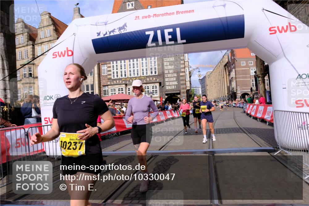 13.09.2026 - 21. swb-Marathon Bremen Tim E. http://msf.ph/oto/10330047 13.09.2026 11:03:35 Ziel 10092, 10150, 10187, 10195, 10237, 10309, 10528, 10531, 10598, 10724, 10727, 10904, 10959, 11070, 11493, 11598, 11676, 11773, 11830, 11836, 12068, 12184, 12185, 12214, 12611 meine-sportfotos.de