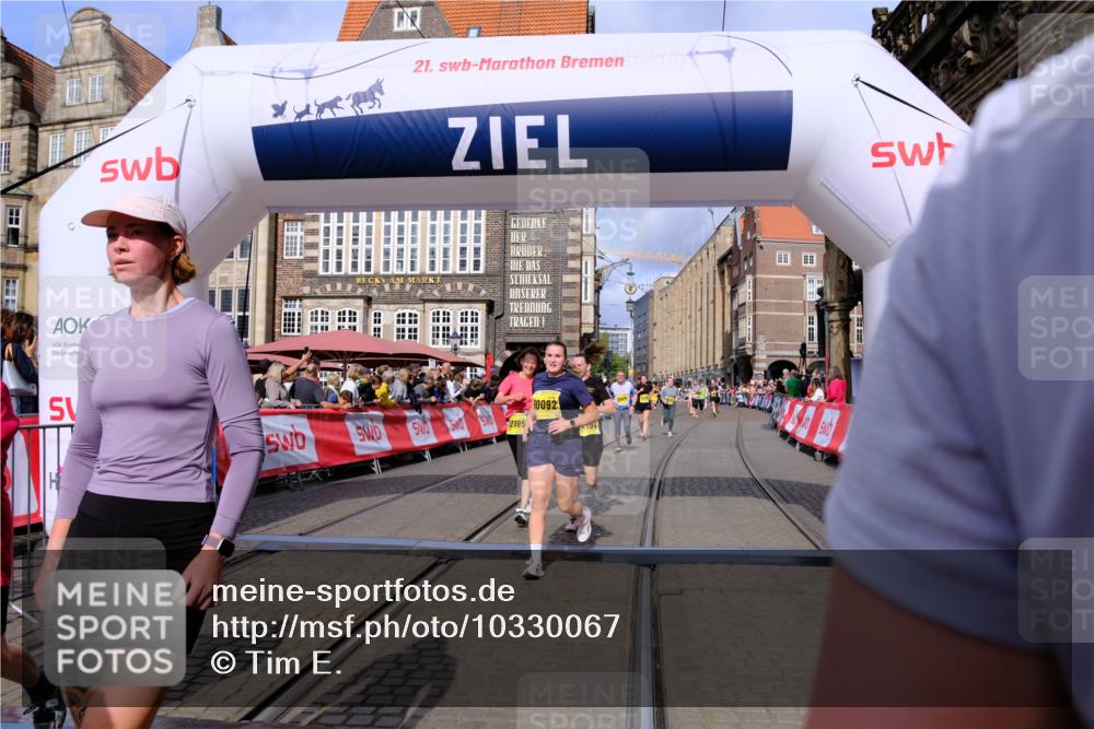 13.09.2026 - 21. swb-Marathon Bremen Tim E. http://msf.ph/oto/10330067 13.09.2026 11:03:36 Ziel 10092, 10150, 10187, 10195, 10237, 10309, 10528, 10531, 10598, 10724, 10727, 10904, 10959, 11070, 11493, 11598, 11676, 11773, 11830, 11836, 12068, 12184, 12185, 12214, 12611 meine-sportfotos.de