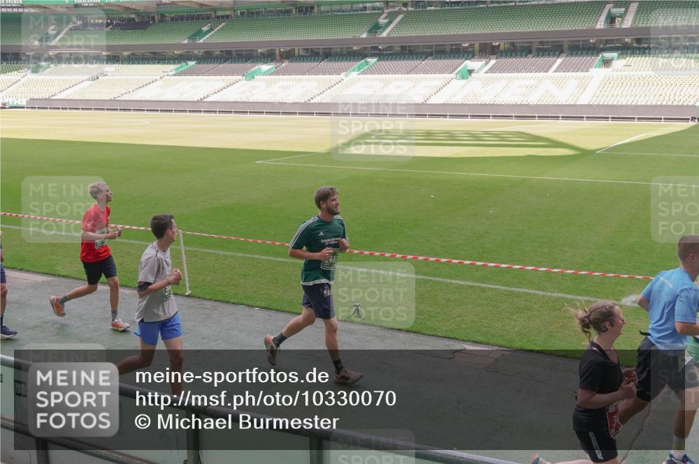 13.09.2026 - 21. swb-Marathon Bremen Michael Burmester http://msf.ph/oto/10330070 13.09.2026 13:01:12 Laufen im Stadion 135, 242, 260, 282, 318, 342, 440, 531, 651, 687, 930, 946, 1006, 1067, 1209, 1368, 1436, 1448, 1493, 1494, 1582, 1650, 1861, 1896, 1935, 1963, 2033, 2047, 2062, 2088, 2293, 2306, 2322, 2370, 2409, 2427, 2481, 2485, 2490, 2491, 2517, 2560, 2561, 2627, 2638, 2658, 2686, 2700, 2708, 2781, 2906, 2914, 2967, 3076, 3105, 3145, 3168, 3173, 3273, 3354, 3372, 3374, 3375, 3385, 3392, 3480, 3524, 3526, 3527, 3642, 3667, 3729, 3774, 3806, 3855, 3856, 3861, 3930 meine-sportfotos.de