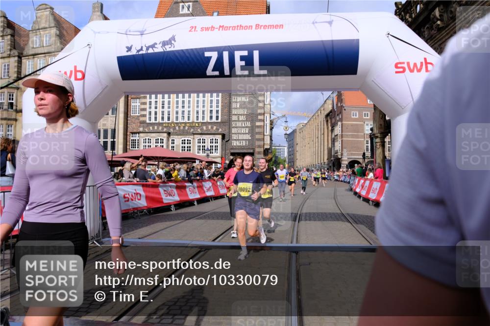 13.09.2026 - 21. swb-Marathon Bremen Tim E. http://msf.ph/oto/10330079 13.09.2026 11:03:36 Ziel 10092, 10150, 10187, 10195, 10237, 10309, 10528, 10531, 10598, 10724, 10727, 10904, 10959, 11070, 11493, 11598, 11676, 11773, 11830, 11836, 12068, 12184, 12185, 12214, 12611 meine-sportfotos.de