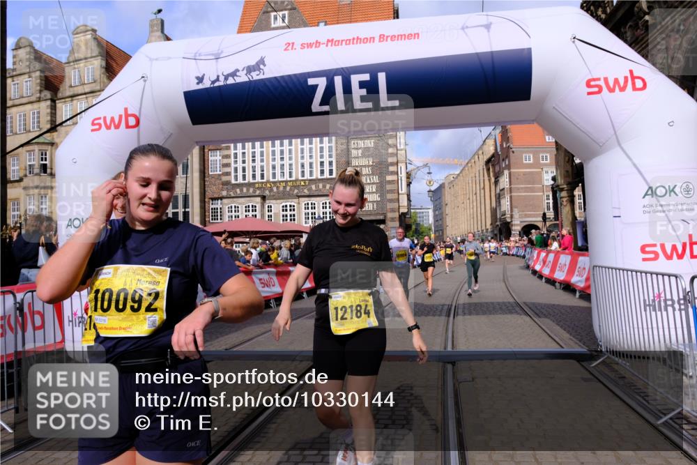 13.09.2026 - 21. swb-Marathon Bremen Tim E. http://msf.ph/oto/10330144 13.09.2026 11:03:38 Ziel 10092, 10150, 10187, 10195, 10237, 10309, 10531, 10724, 10904, 10959, 11493, 11598, 11773, 11830, 12068, 12184, 12185, 12611 meine-sportfotos.de