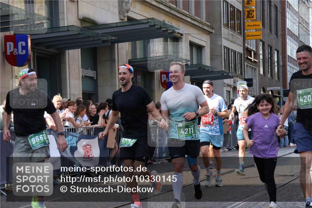 13.09.2026 - 21. swb-Marathon Bremen Strokosch-Dieckow http://msf.ph/oto/10330145 13.09.2026 13:22:02 Ziel 1601, 1645, 1933, 2499, 3021, 3855, 4204, 4211, 4697, 6621, 7625, 7917, 8447, 8574, 9668, 9839, 141, 148, 572, 1209, 2051, 2397, 3290, 3338, 3652, 3695, 3774, 3934, 4581, 4735, 5193, 6865, 6976, 7098, 8438, 8452, 8924, 8947, 9421, 9599, 9839, 10120 meine-sportfotos.de