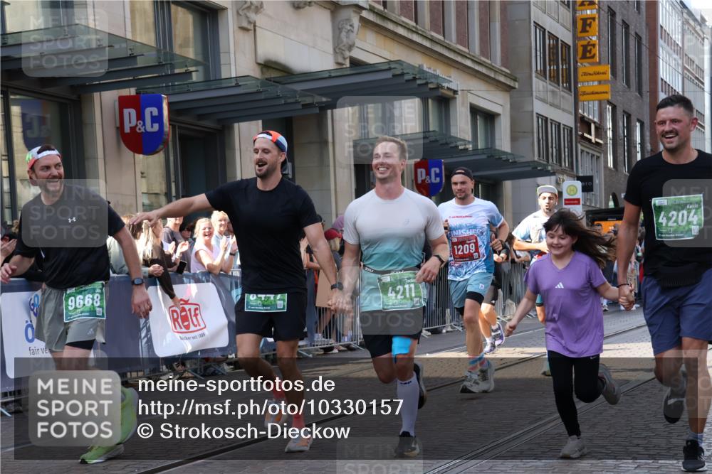 13.09.2026 - 21. swb-Marathon Bremen Strokosch-Dieckow http://msf.ph/oto/10330157 13.09.2026 13:22:02 Ziel 1601, 1645, 1933, 2499, 3021, 3855, 4204, 4211, 4697, 6621, 7625, 7917, 8447, 8574, 9668, 9839, 141, 148, 572, 1209, 2051, 2397, 3290, 3338, 3652, 3695, 3774, 3934, 4581, 4735, 5193, 6865, 6976, 7098, 8438, 8452, 8924, 8947, 9421, 9599, 9839, 10120 meine-sportfotos.de