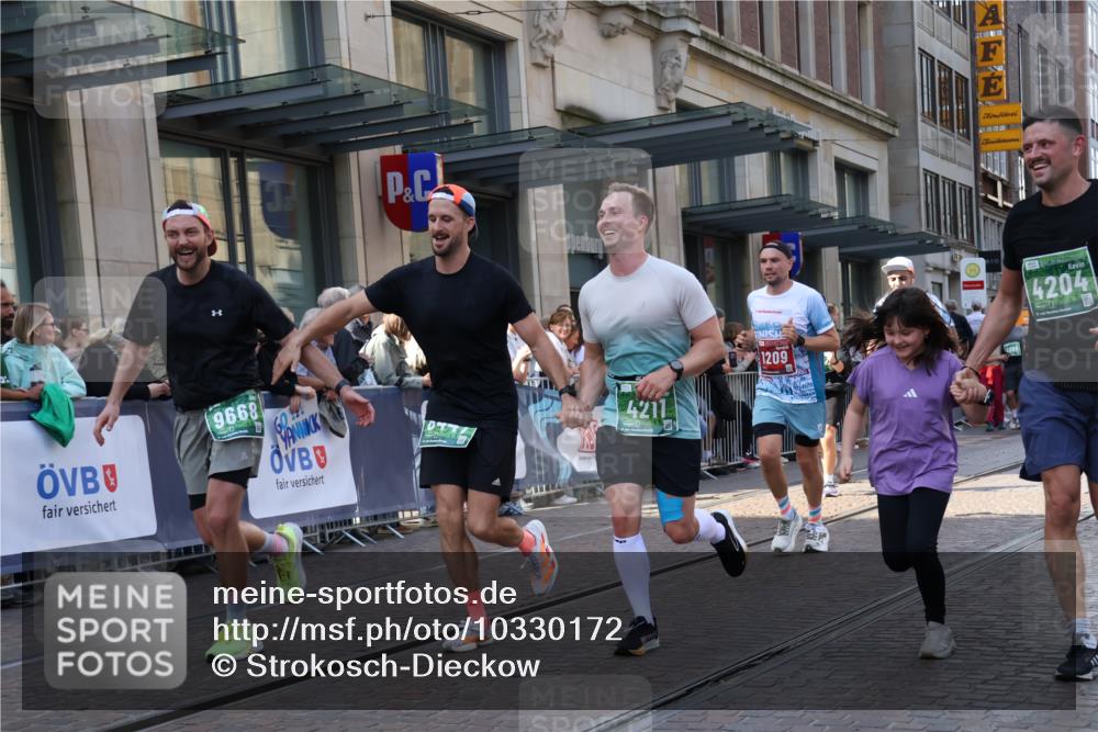 13.09.2026 - 21. swb-Marathon Bremen Strokosch-Dieckow http://msf.ph/oto/10330172 13.09.2026 13:22:02 Ziel 1601, 1645, 1933, 2499, 3021, 3855, 4204, 4211, 4697, 6621, 7625, 7917, 8447, 8574, 9668, 9839, 141, 148, 572, 1209, 2051, 2397, 3290, 3338, 3652, 3695, 3774, 3934, 4581, 4735, 5193, 6865, 6976, 7098, 8438, 8452, 8924, 8947, 9421, 9599, 9839, 10120 meine-sportfotos.de