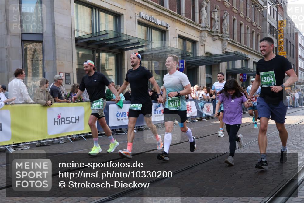 13.09.2026 - 21. swb-Marathon Bremen Strokosch-Dieckow http://msf.ph/oto/10330200 13.09.2026 13:22:03 Ziel 1601, 1645, 1933, 2481, 2499, 3021, 3855, 4204, 4211, 4697, 6621, 6891, 7625, 7917, 8447, 8574, 9668, 141, 148, 572, 1209, 2051, 2397, 3290, 3338, 3652, 3695, 3774, 3934, 4581, 4735, 5193, 6865, 6976, 7098, 8438, 8452, 8924, 8947, 9421, 9599, 9839, 10120 meine-sportfotos.de