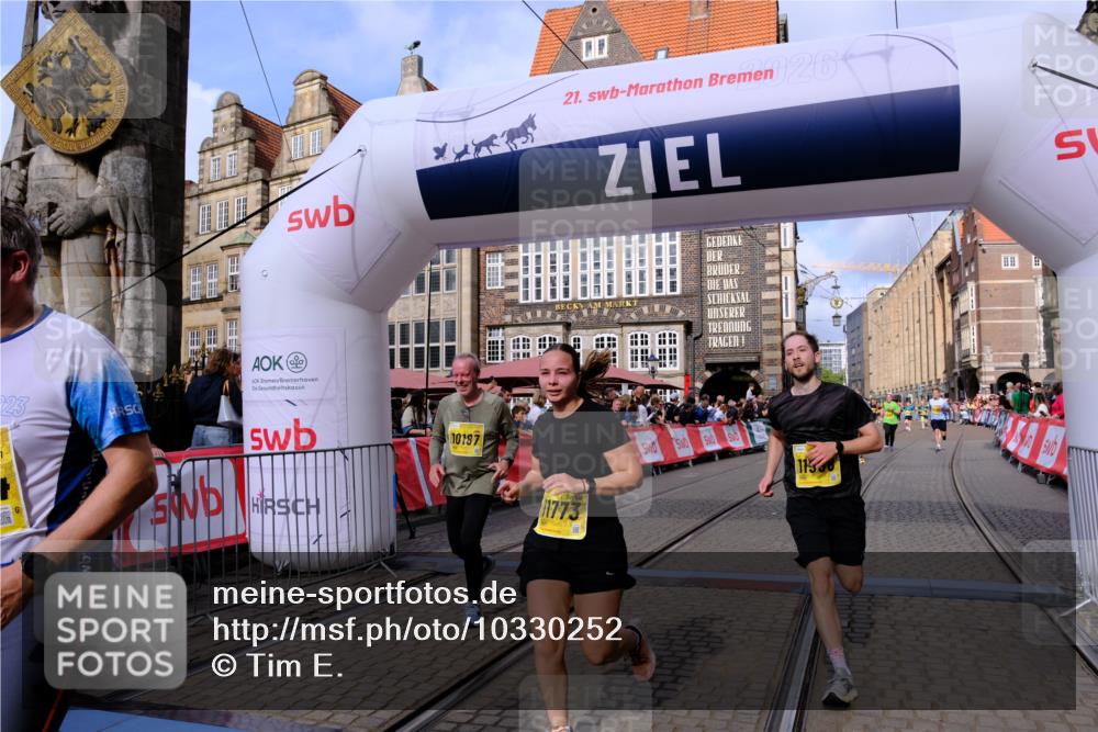 13.09.2026 - 21. swb-Marathon Bremen Tim E. http://msf.ph/oto/10330252 13.09.2026 11:03:42 Ziel 10092, 10150, 10187, 10237, 10309, 10420, 10724, 10902, 10904, 11211, 11411, 11598, 11655, 11746, 11773, 11830, 12068, 12184, 12185, 12611 meine-sportfotos.de