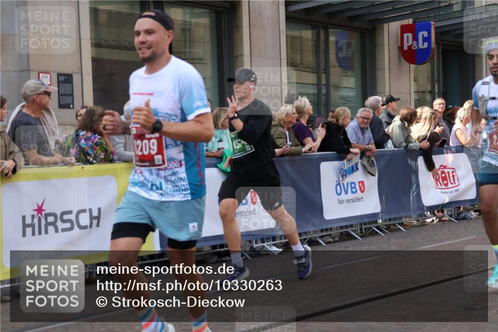 13.09.2026 - 21. swb-Marathon Bremen Strokosch-Dieckow http://msf.ph/oto/10330263 13.09.2026 13:22:05 Ziel 1601, 1645, 1933, 2481, 2499, 3021, 3855, 4204, 4211, 4697, 6621, 6891, 7625, 7917, 8447, 8574, 9668, 141, 148, 572, 1209, 1645, 2051, 3021, 3338, 3652, 3774, 3934, 4581, 4735, 5193, 6976, 7098, 8438, 8452, 8924, 8947, 9421, 9599, 9839, 10120 meine-sportfotos.de